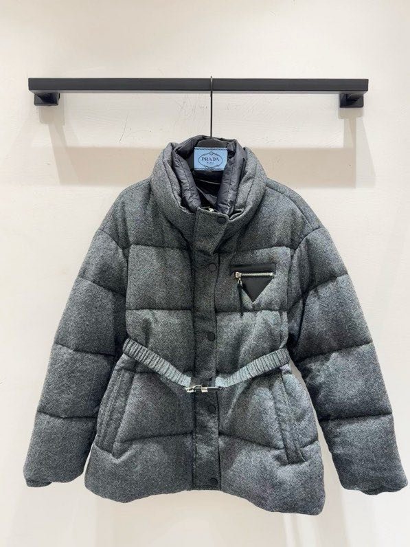 Элегантный пуховик женский