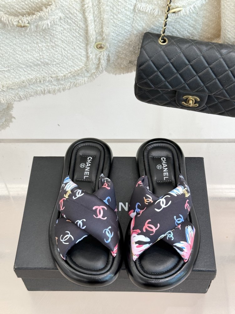 Шльопанці жіночі фото 4