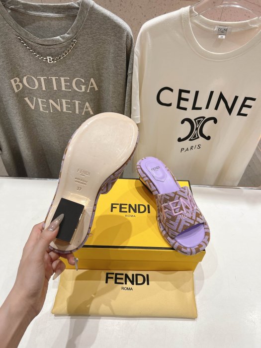 Шлепанцы фото 9