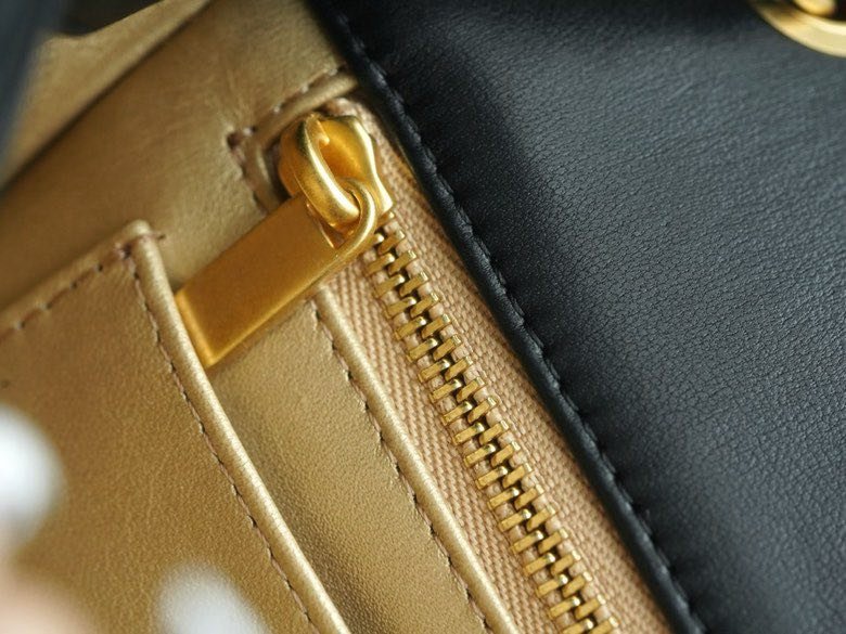 Сумка женская кожаная FLAP BAG 23C 20 см фото 5