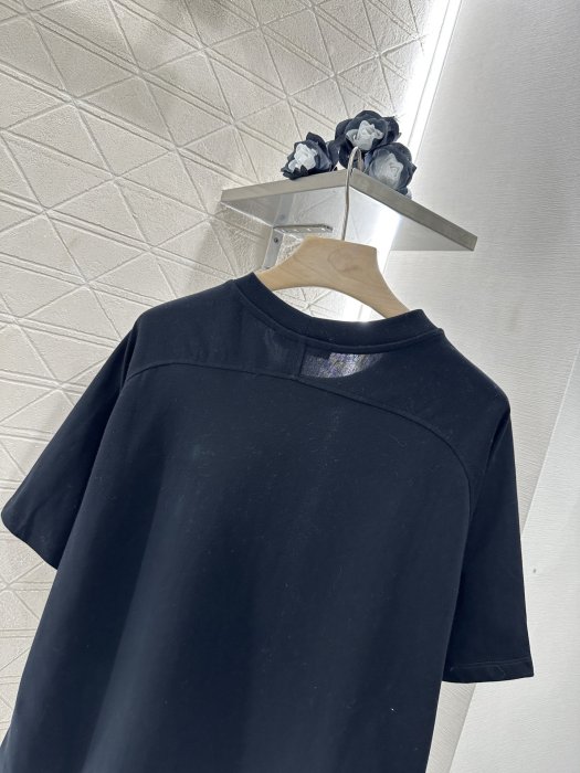 T-shirt women's фото 4