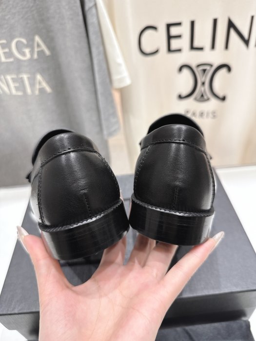 Лоферы кожаные женские фото 8