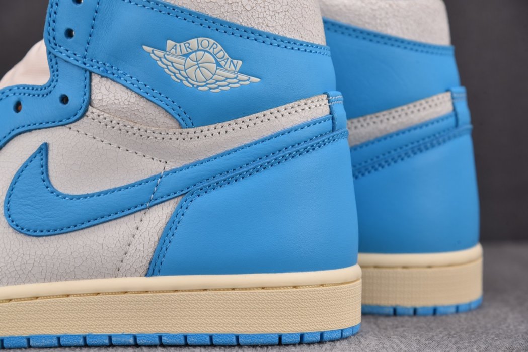 Кроссовки Air Jordan 1 Retro High OG UNC Reimagined фото 13