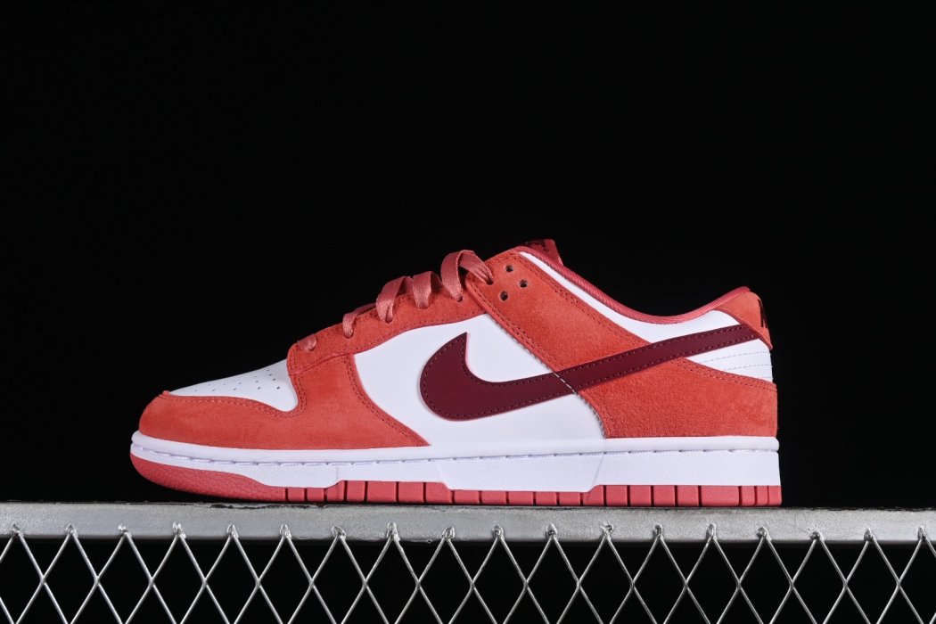 Sneakers SB Dunk Low Retro Valentines Day
