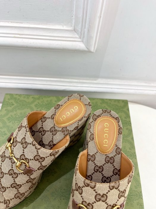 Босоножки фото 8