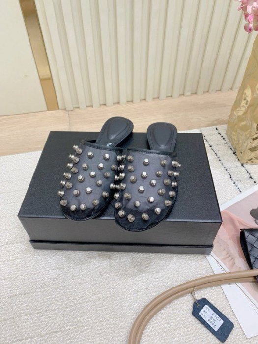 Шлепанцы женские фото 7