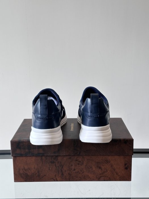 Кросівки фото 7