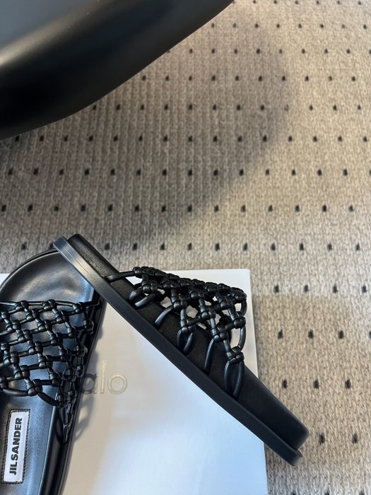 Шльопанці жіночі фото 7