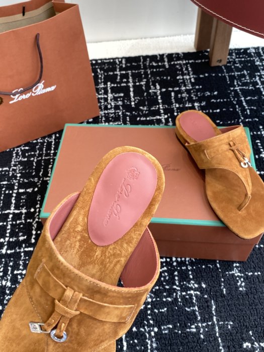 Шлепанцы фото 8