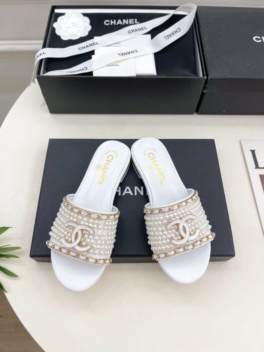 Шлепанцы женские