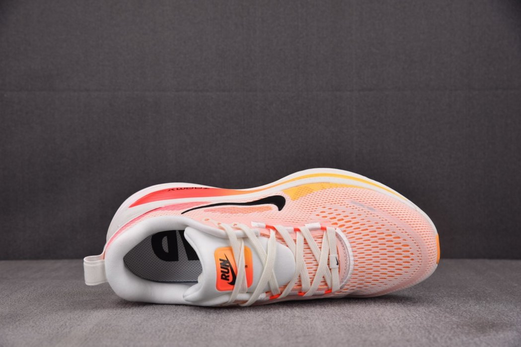 Кроссовки Vomero 18 Sail Bright Crimson фото 3