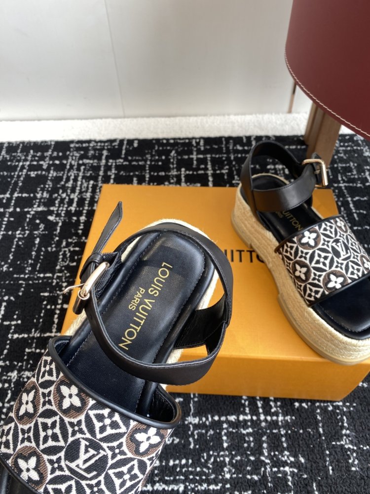 Сандалии женские фото 8