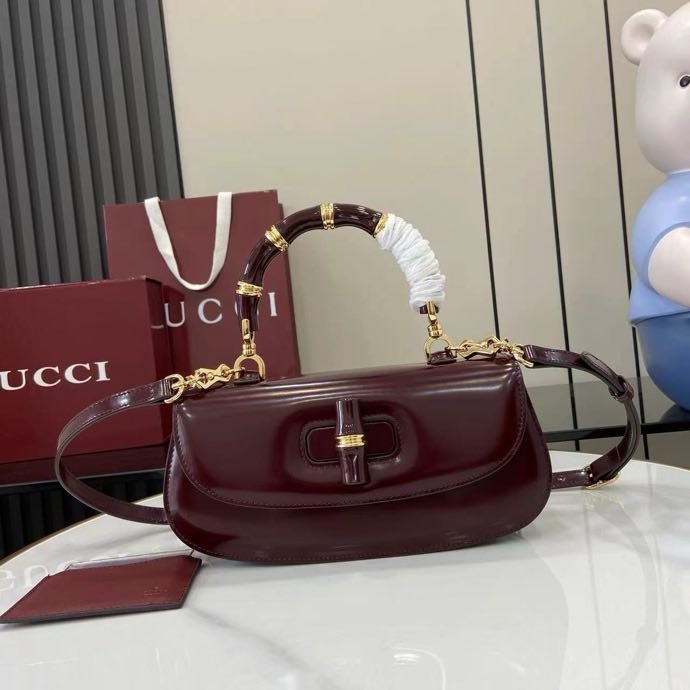 Сумка кожаная Gucci Bamboo Diva 26 см