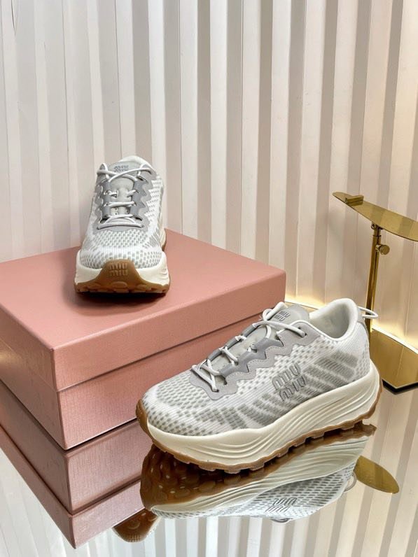 Кроссовки женские фото 3