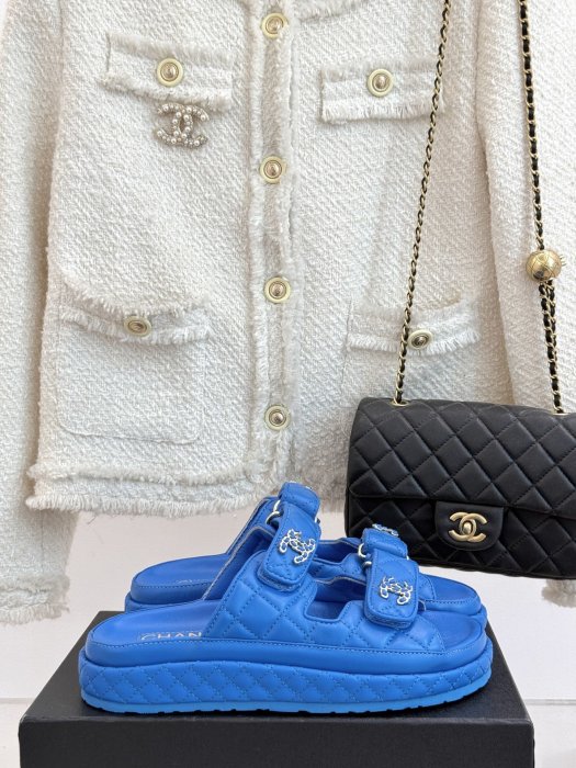 Шлепанцы женские