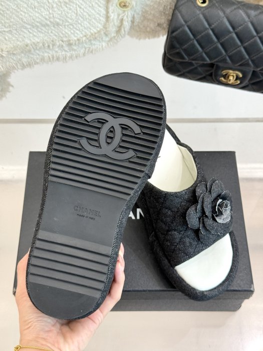 Шлепанцы женские фото 9