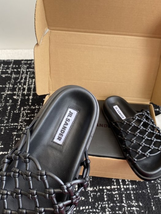 Шльопанці жіночі фото 8