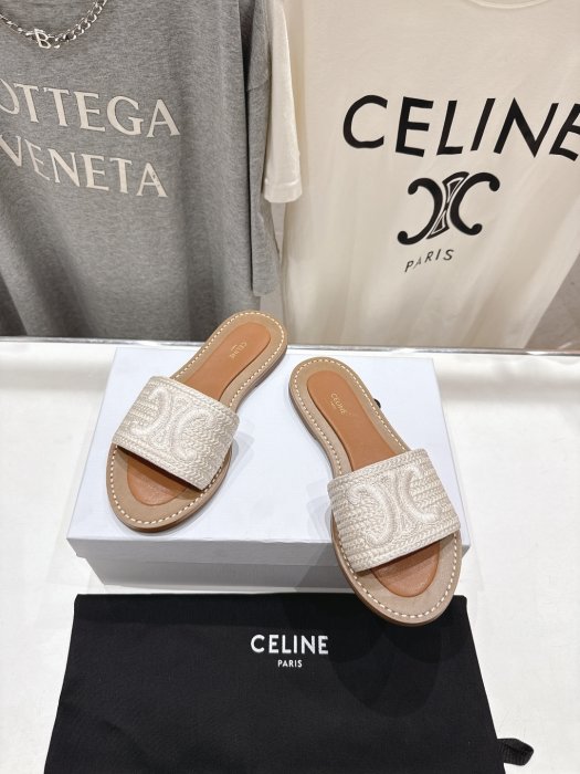 Шлепанцы женские фото 2