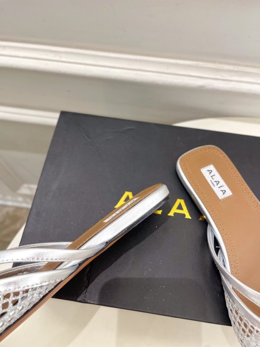 Шлепанцы женские фото 8