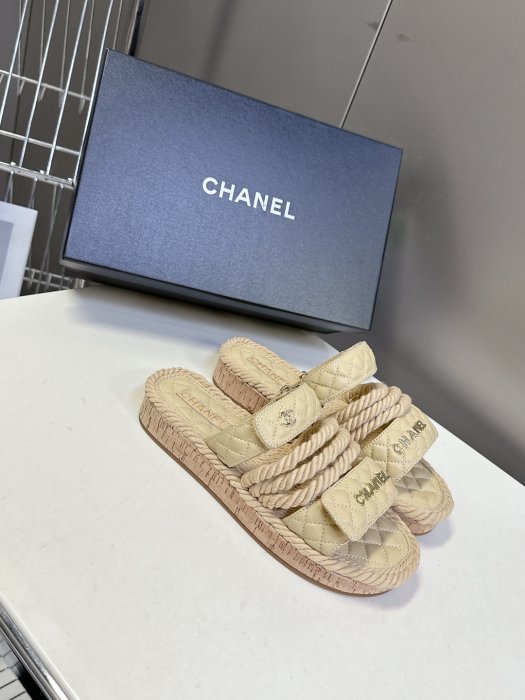 Шлепанцы женские фото 2