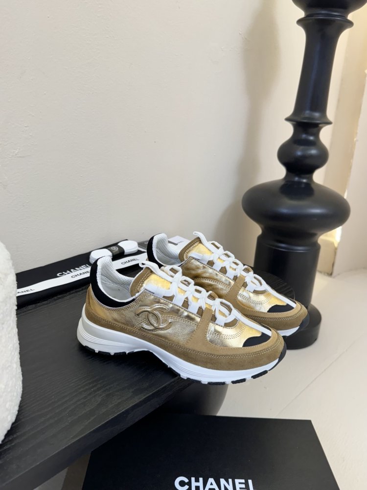 Кроссовки женские фото 2