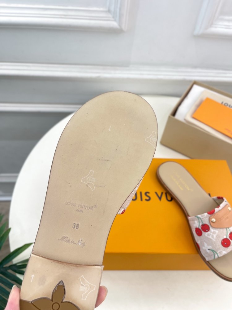 Шлепанцы женские фото 9