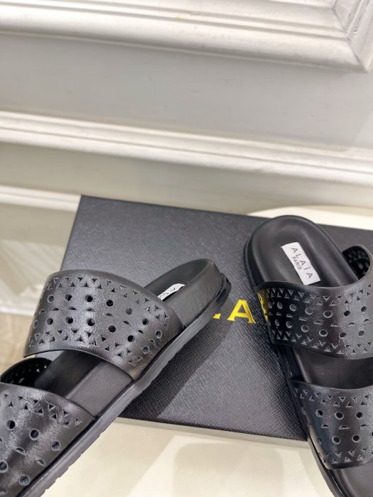 Шлепанцы женские фото 8