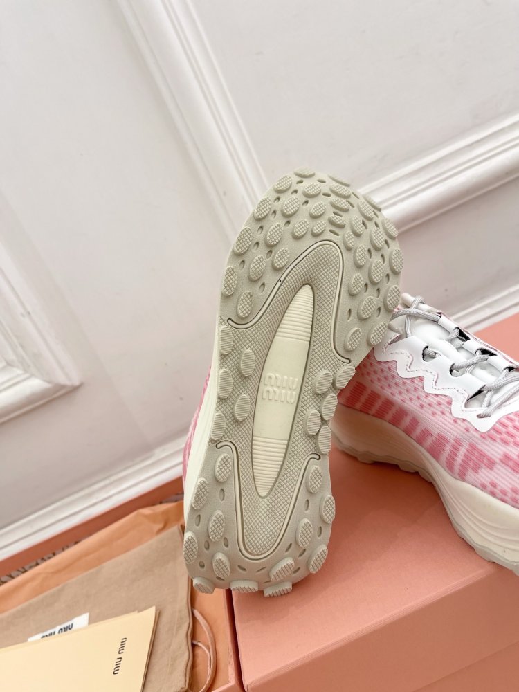 Кросівки жіночі фото 9