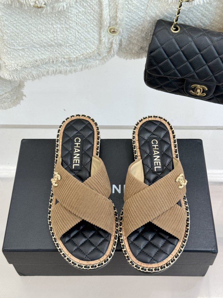 Шльопанці жіночі фото 4