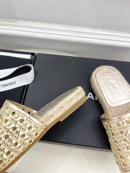 Шлепанцы женские фото 6