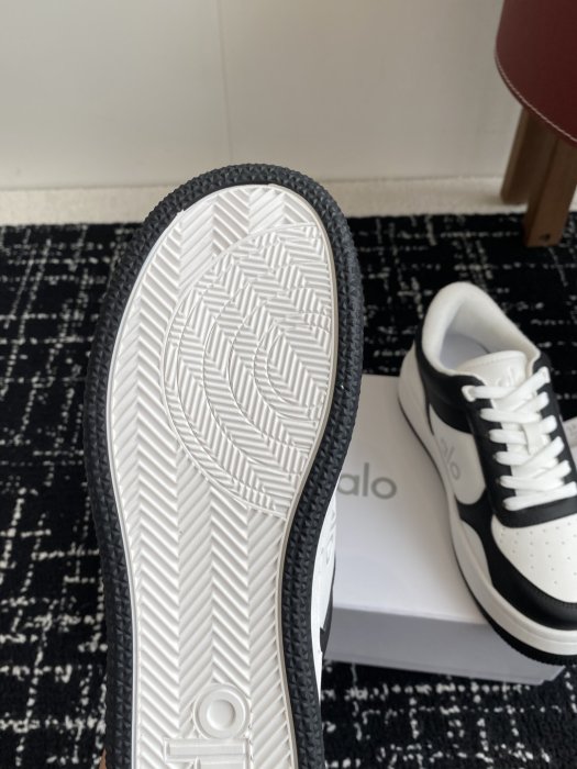 Кроссовки женские фото 9