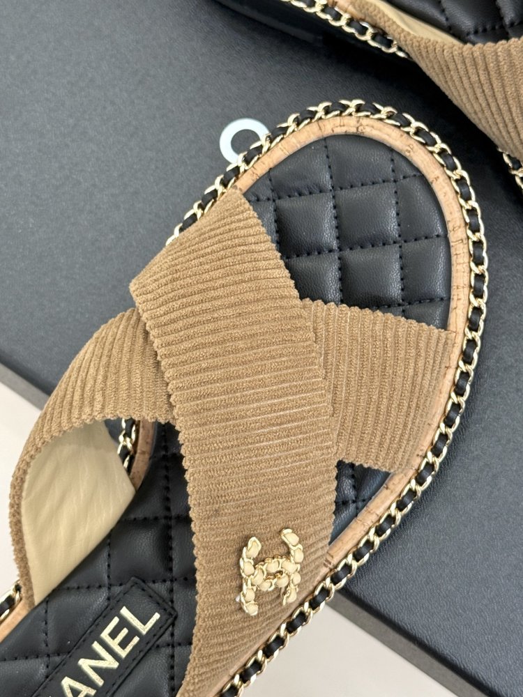 Шльопанці жіночі фото 7