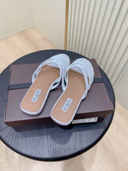 Шлепанцы фото 4