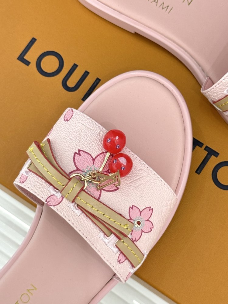 Шлепанцы женские фото 7