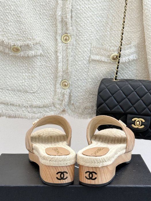 Шлепанцы женские фото 6