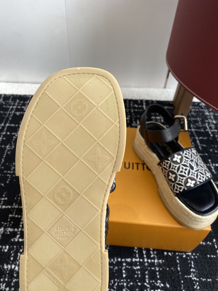 Сандалии женские фото 9