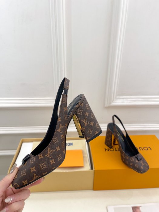 Босоножки фото 5