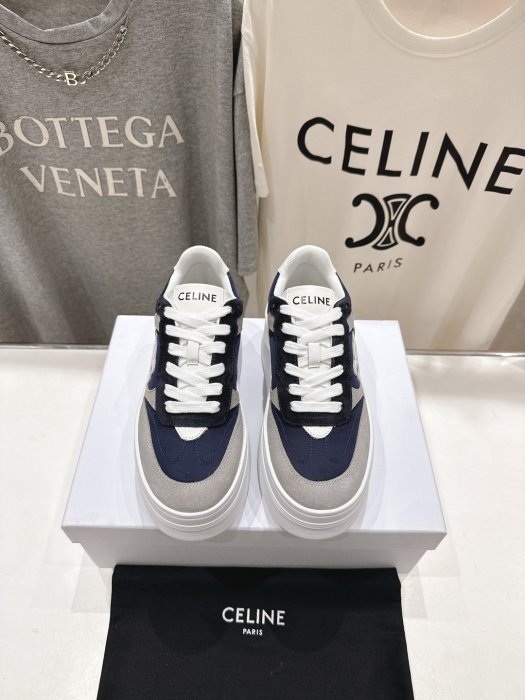 Кроссовки женские