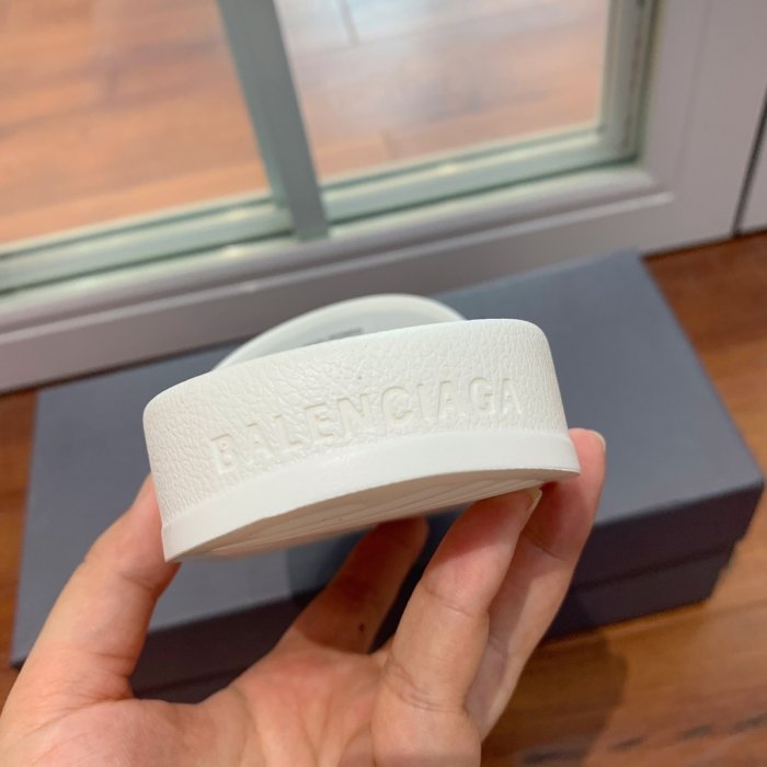 Шлепанцы фото 9