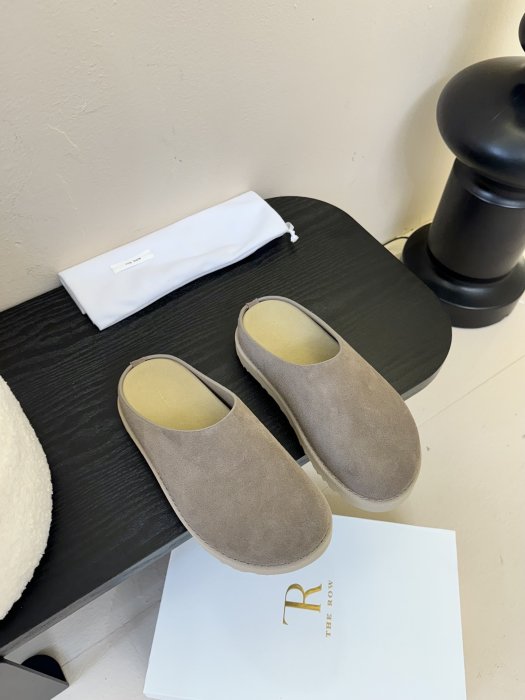 Шлепанцы женские фото 2