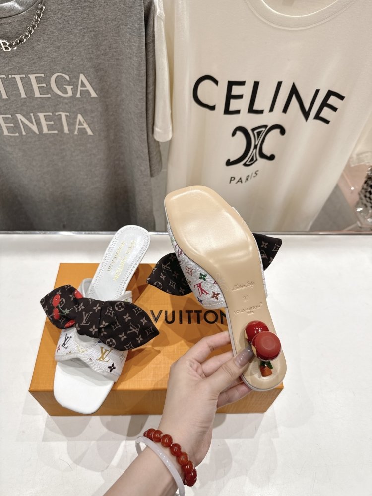 Босоножки фото 9