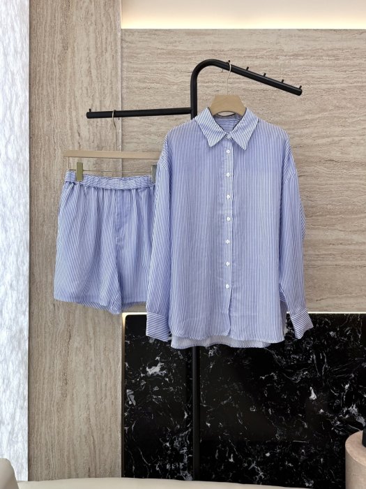 Костюм женский