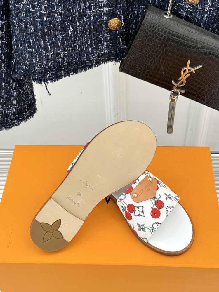 Шлепанцы женские фото 9