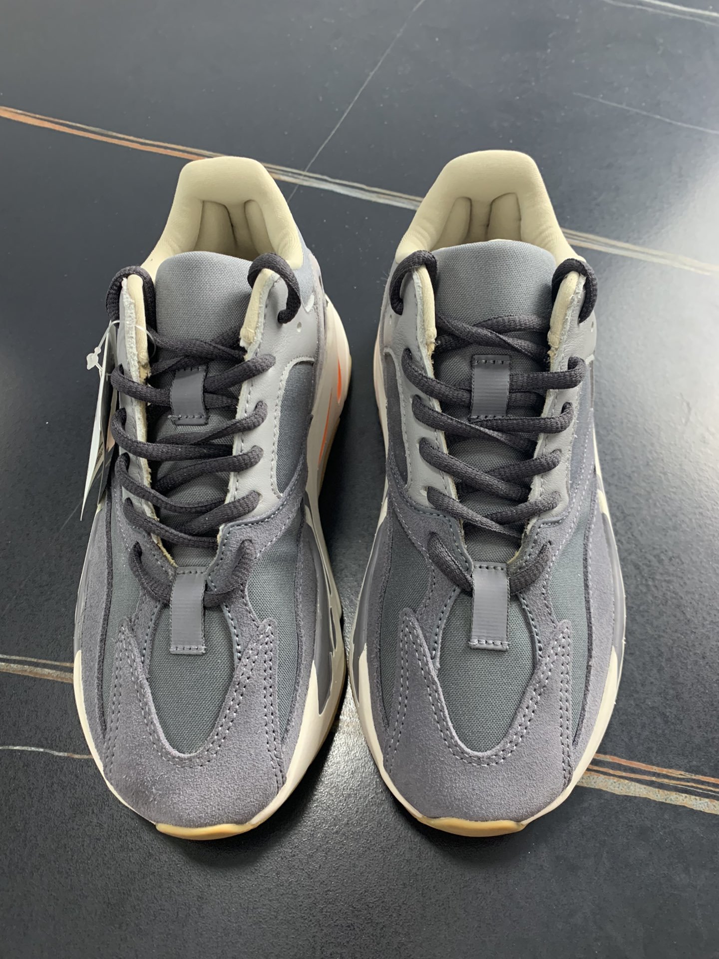 Кросівки YEEZY BOOST 700 фото 2