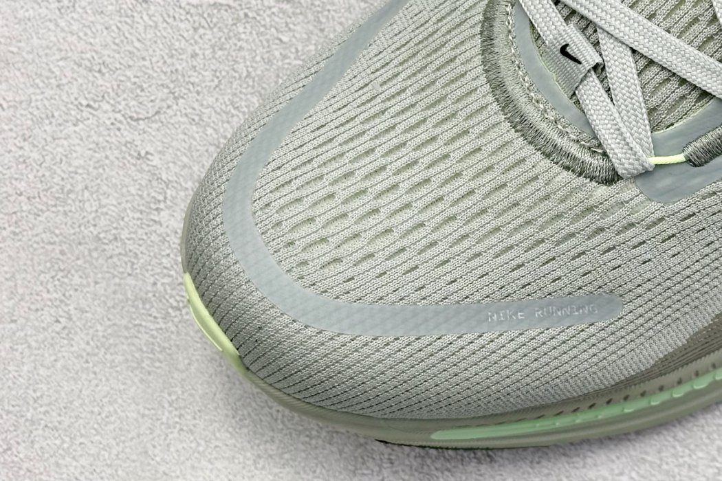 Кроссовки Zoom VOMERO 18 фото 7