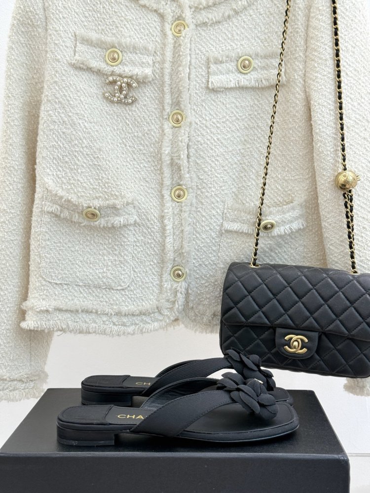 Шльопанці жіночі