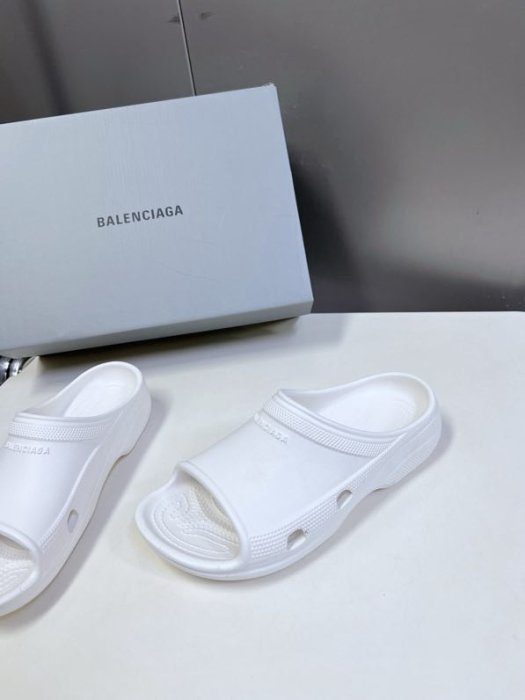 Шлепанцы женские фото 5