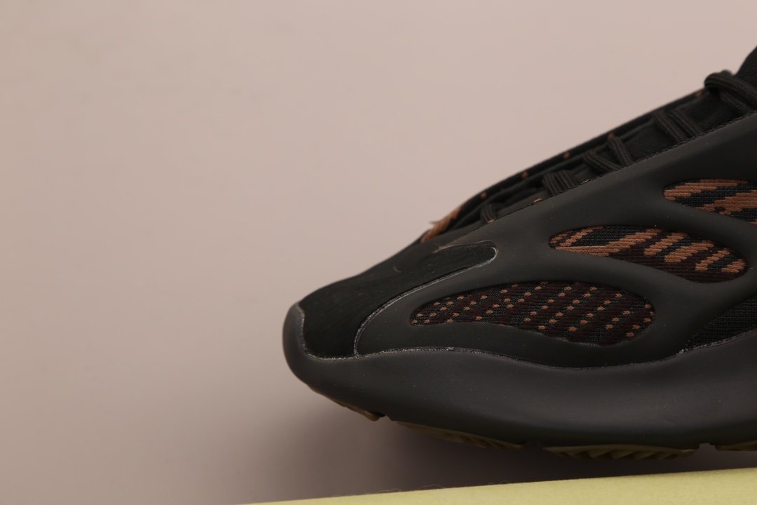 Кроссовки Yeezy 700 V3 Clay Brown - GY0189 фото 2