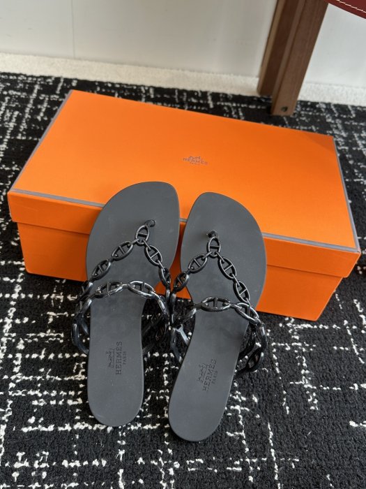 Шлепанцы женские фото 4