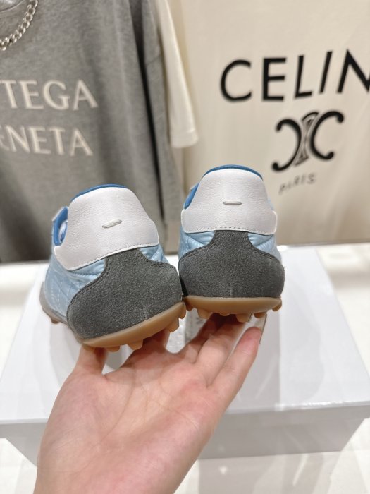 Кросівки фото 8